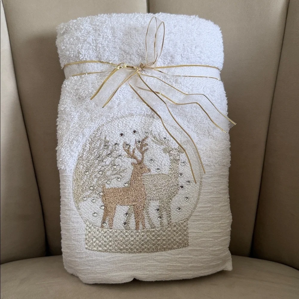 NWOT Set Of 2 White Gold Embroidered Hand Towel Deer Design Home Bath Decor Soft
